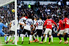 Thumbnail for article: De Ligt redt in de absolute slotfase een punt voor United op bezoek bij Spurs