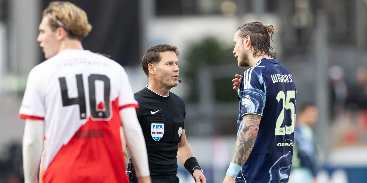 Weghorst kan ogen niet geloven nadat treffer wordt afgekeurd: 'Ongelofelijk'