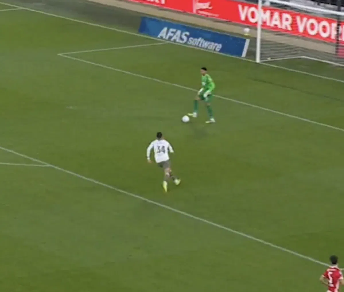 Zien: Owusu-Oduro geeft enorme ziekenhuisbal en wordt gepasseerd door Mauro Júnior