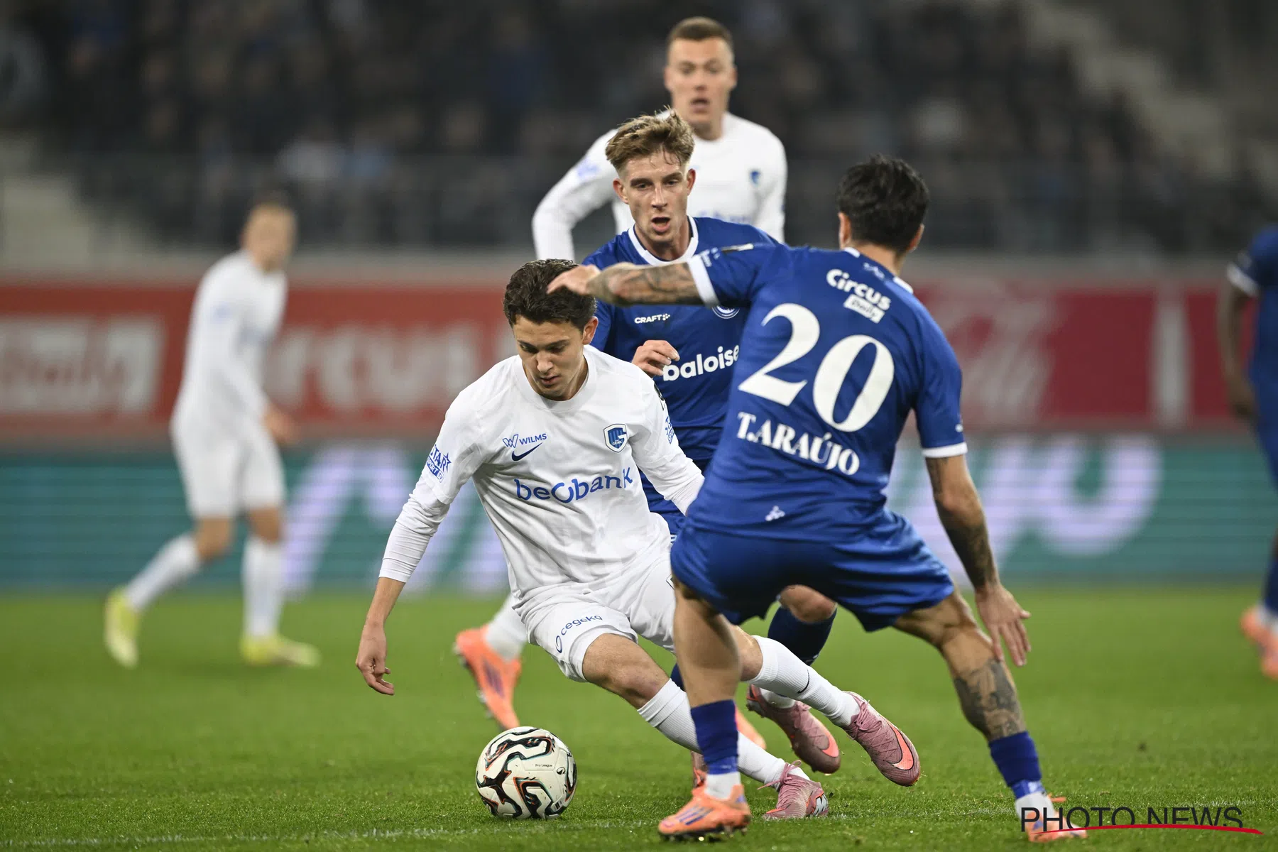 Gent en Genk houden elkaar in evenwicht en verdelen de punten