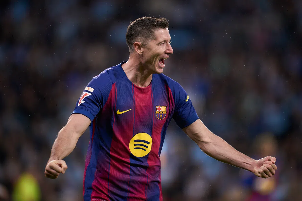 Lewandowski schittert, Frenkie ziet rood: Barça wint én loopt in op Real
