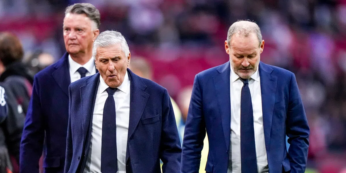 Danny Blind erkent: 'Helpt niet mee in snelheid waarmee dingen gebeuren bij Ajax'