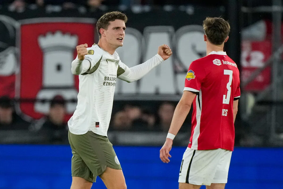 Kijkers AZ - PSV staan perplex: 'Ze kunnen de schaal alvast uitreiken'