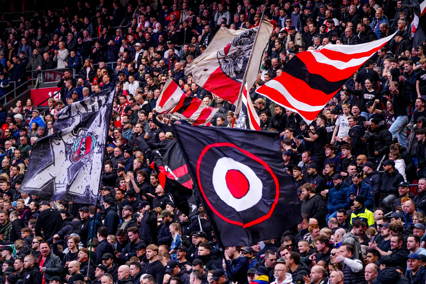 F-Side wil Overmars terug bij Ajax: poll op Instagram massaal vóór