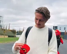 Thumbnail for article: Nieuwkomers Ngoy en Vermant ontvangen voor het eerst Duivelse truitje