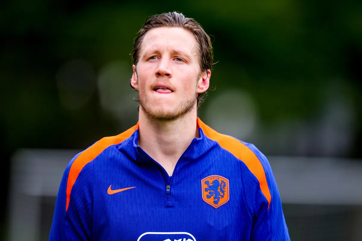 Tegenvaller voor Oranje: Weghorst verlaat trainingskamp