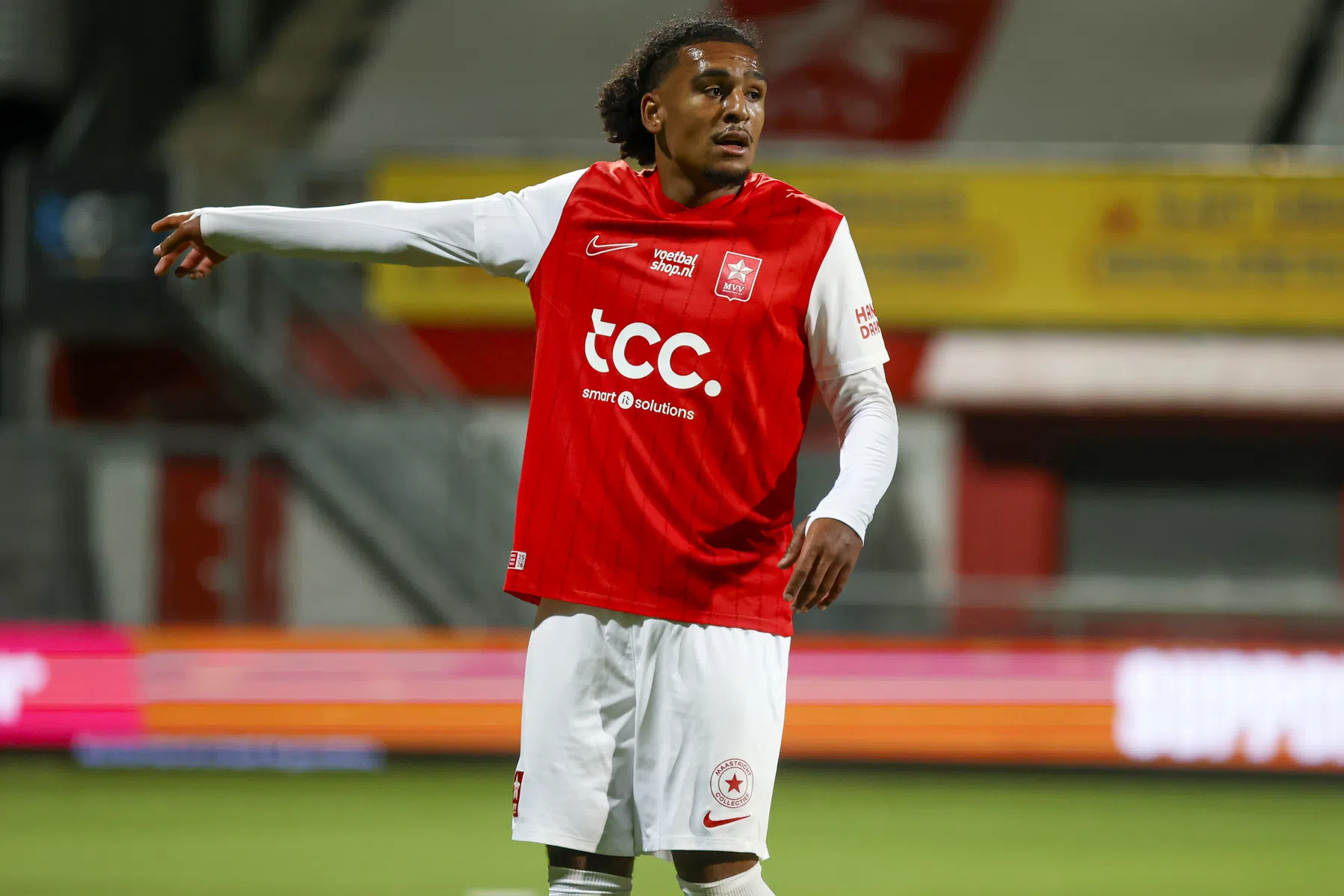 MVV'er Mmaee ziet transfer mogelijk afketsen door blessure