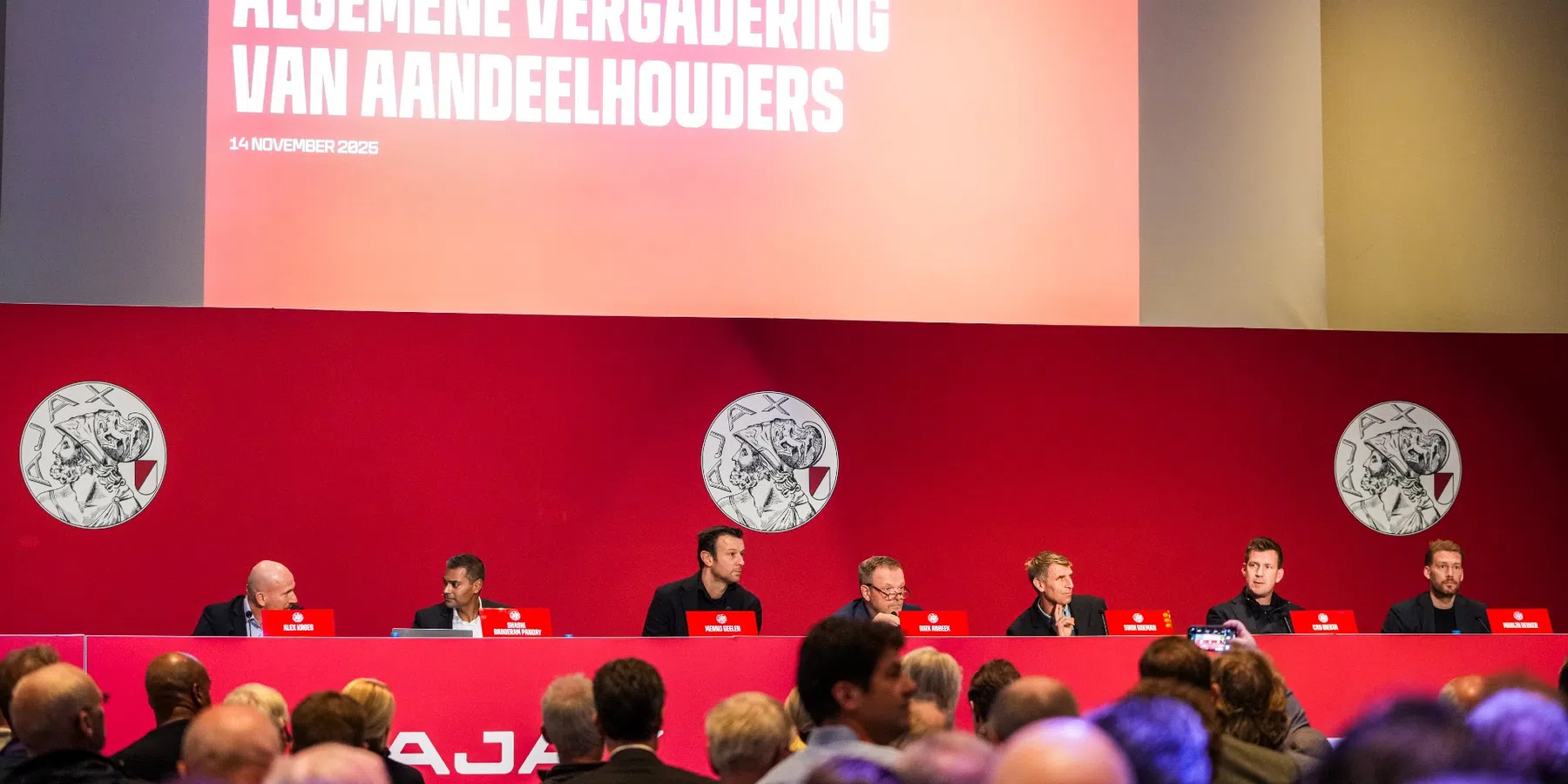 Felle woordenwisseling op AVA van Ajax