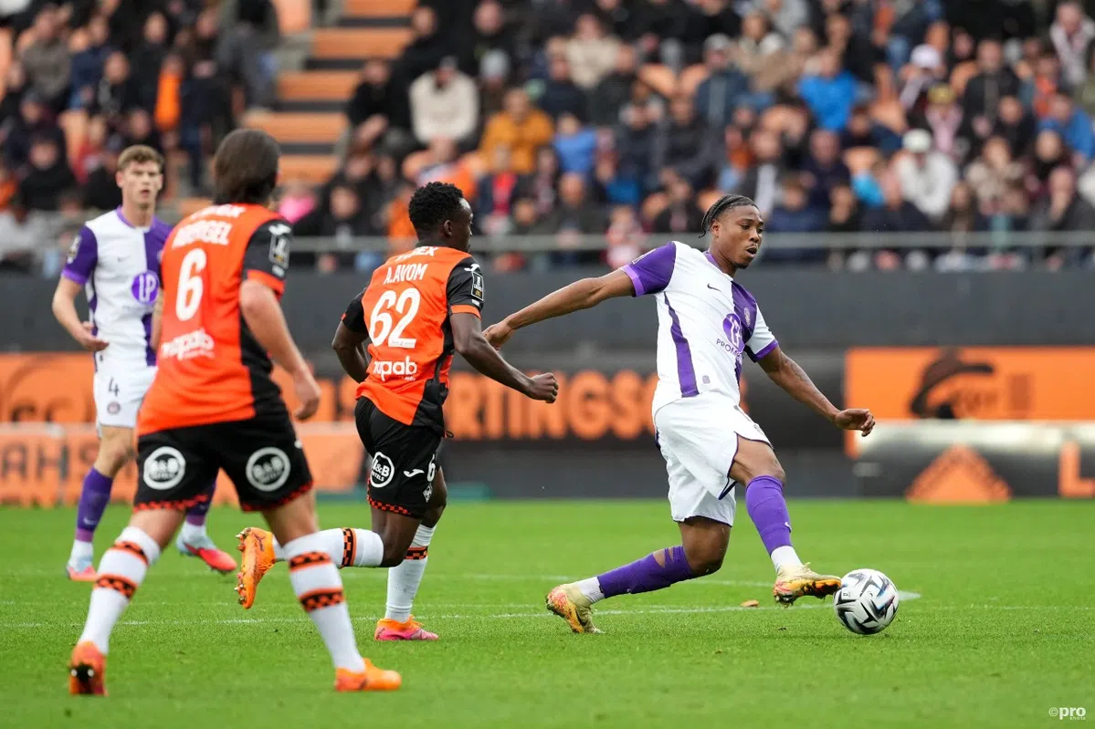 Ghanees international loopt horrorblessure op: 'Ik kan enkel bidden'