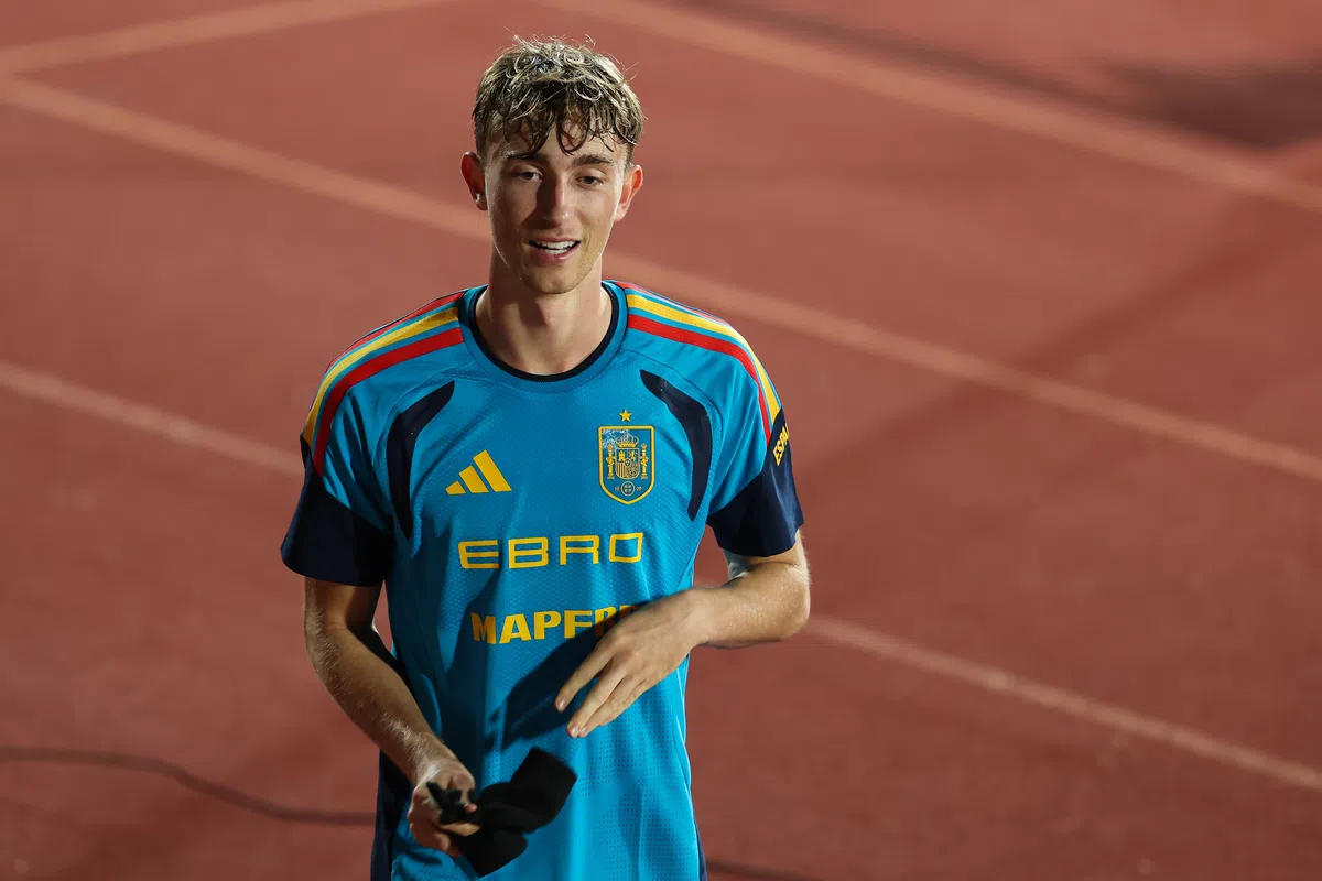 Spierblessure speelt opnieuw op: Spanje stuurt Huijsen vroegtijdig naar huis