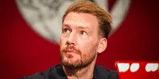 Thumbnail for article: 'Bizar verhaal uit Ajax-kleedkamer: speler verhief stem tegen Beuker na wedstrijd'