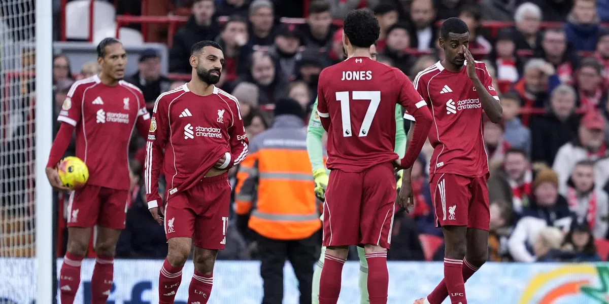 Druk op Slot neemt toe: Liverpool gaat kansloos met 0-3 onderuit op Anfield