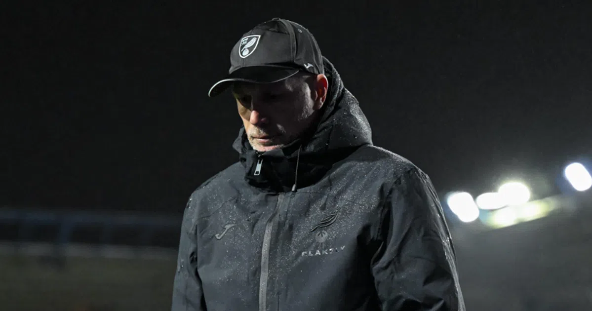 Horrordebuut om snel te vergeten: Clement zwaar onderuit met nieuwe club