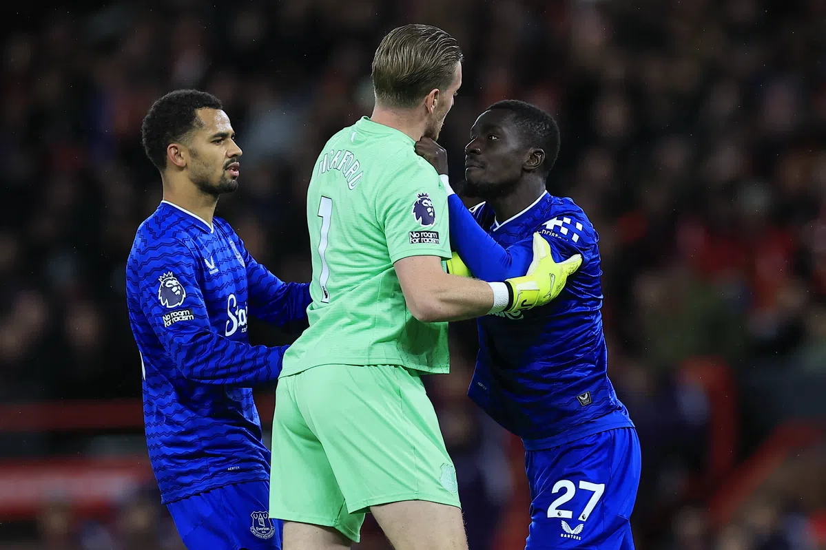 United gaat mede dankzij geweldige Pickford ten onder tegen tiental van Everton