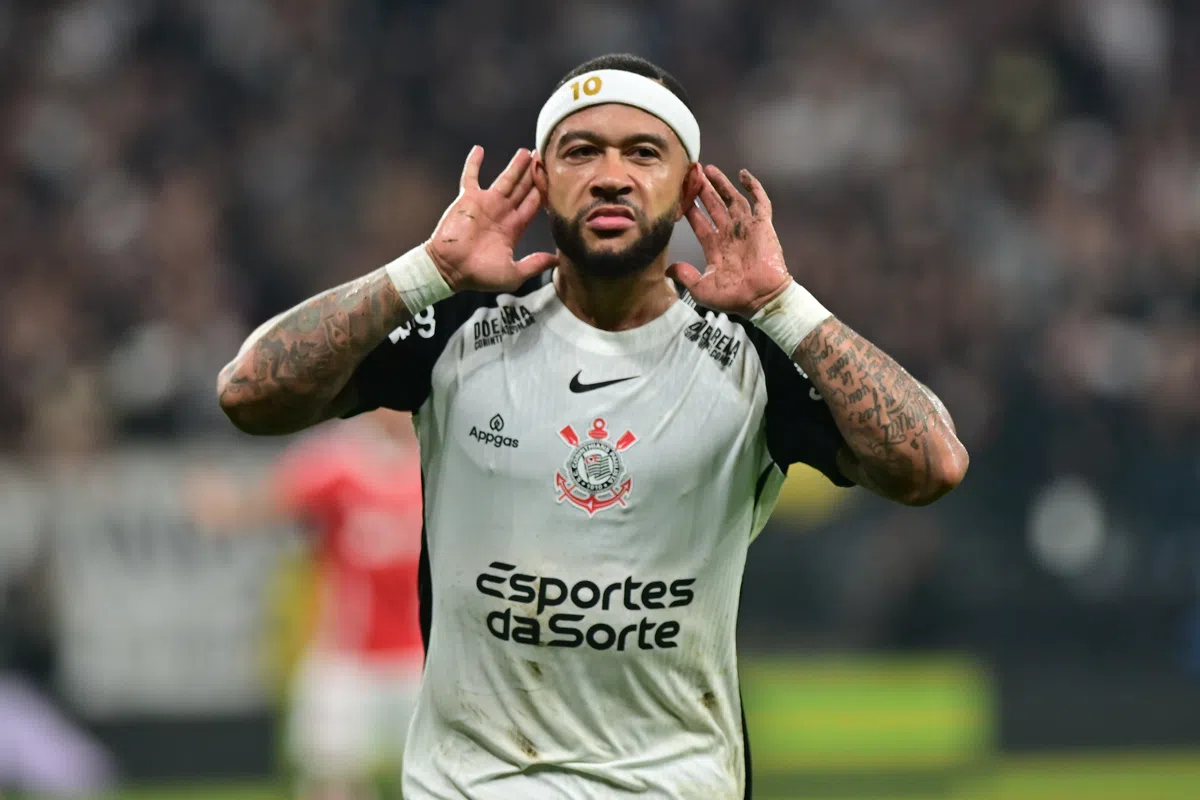 Schrik om Memphis: spits van Oranje loopt week na interlandperiode knieblessure op