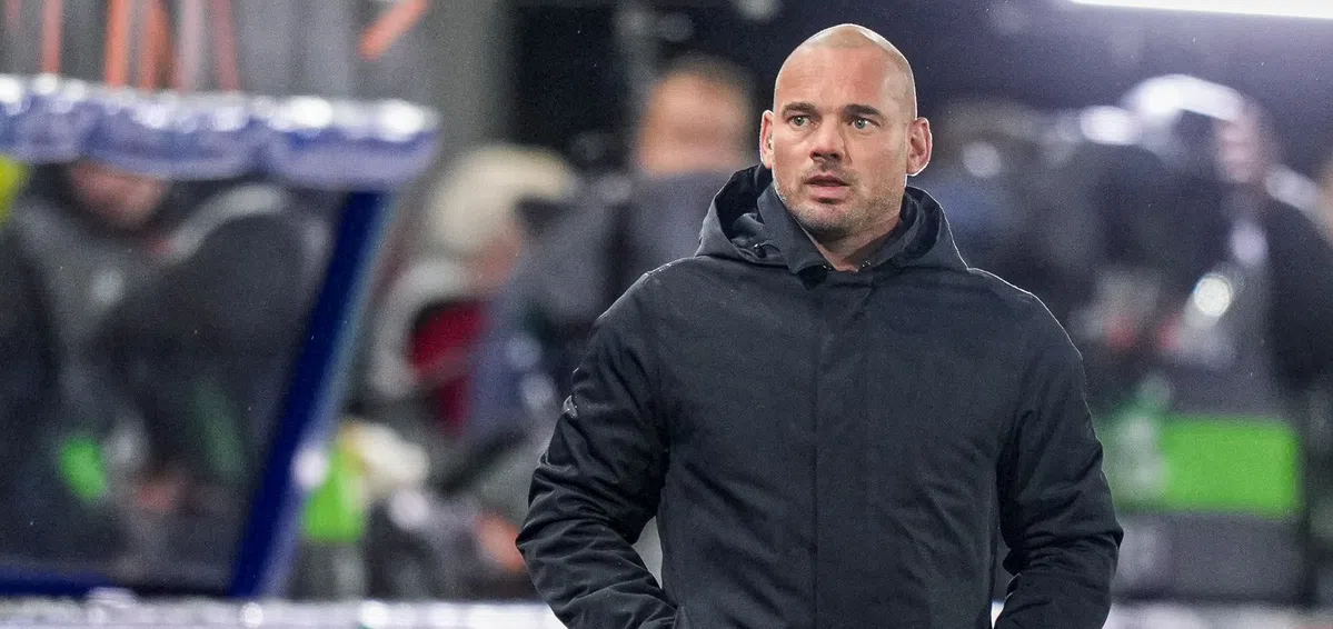 Sneijder ziet Ajax-talent het veld oplopen: 'Heerlijk, dit straalt vertrouwen uit'
