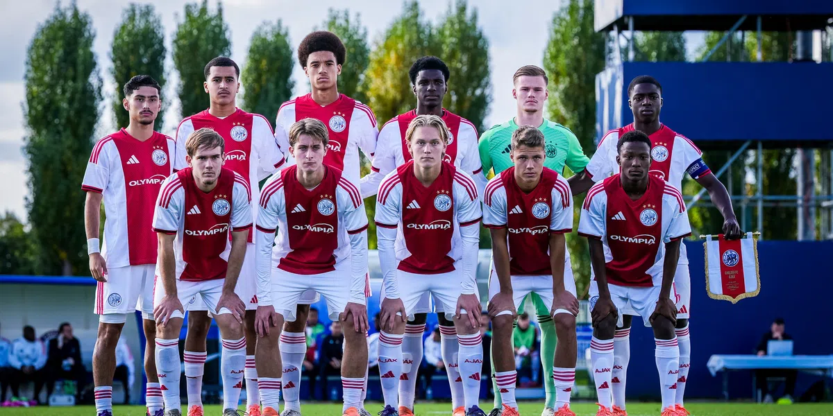 Ajax O19 krijgt enkele uren voor duel van 'grote' Ajax flink pak slaag van Benfica