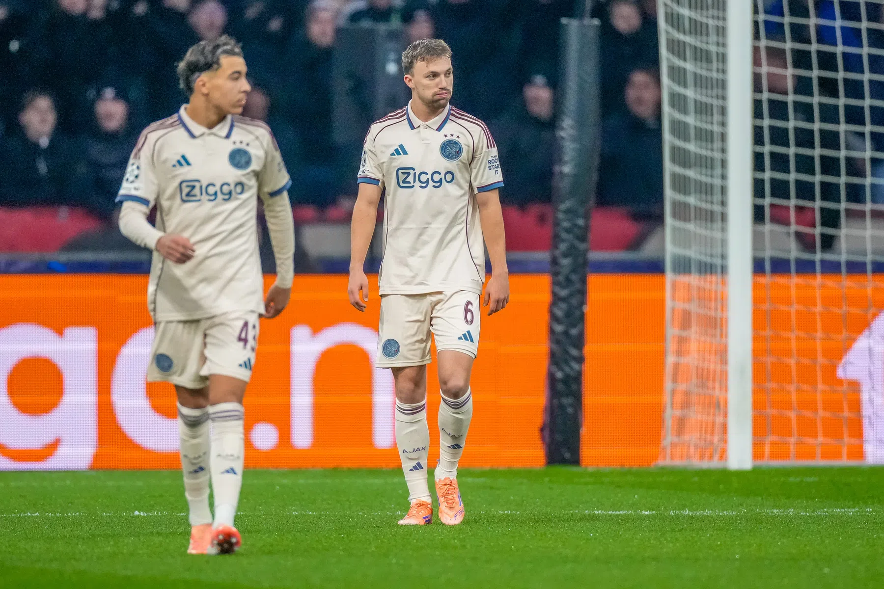 Arbitrage bij Ajax - Benfica maakt gigantische fout in aanloop naar de 0-1