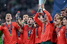 Thumbnail for article: Ronaldo schenkt horloges van vier ton aan teamgenoten, óók voor familie Jota