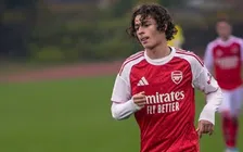 Thumbnail for article: 13-jarige Munoz schrijft geschiedenis met debuut voor Arsenal in Youth League