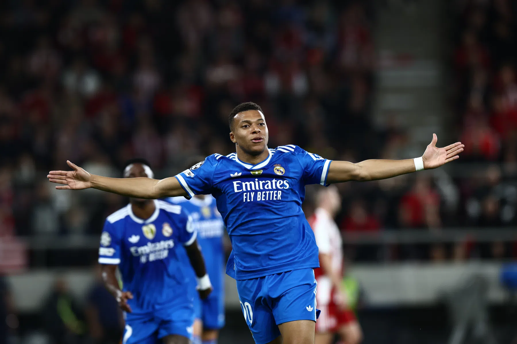 Mbappé schittert voor Real, PSG ontsnapt aan nederlaag