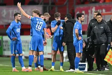 Thumbnail for article: 'Sluimerende crisis bij AZ na derde nederlaag op een rij in Enschede'