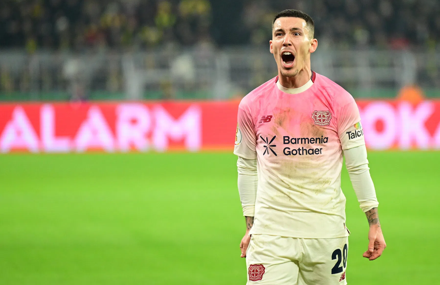 Basisspelers Poku en Flekken overleven Signal Iduna Park en bekeren verder