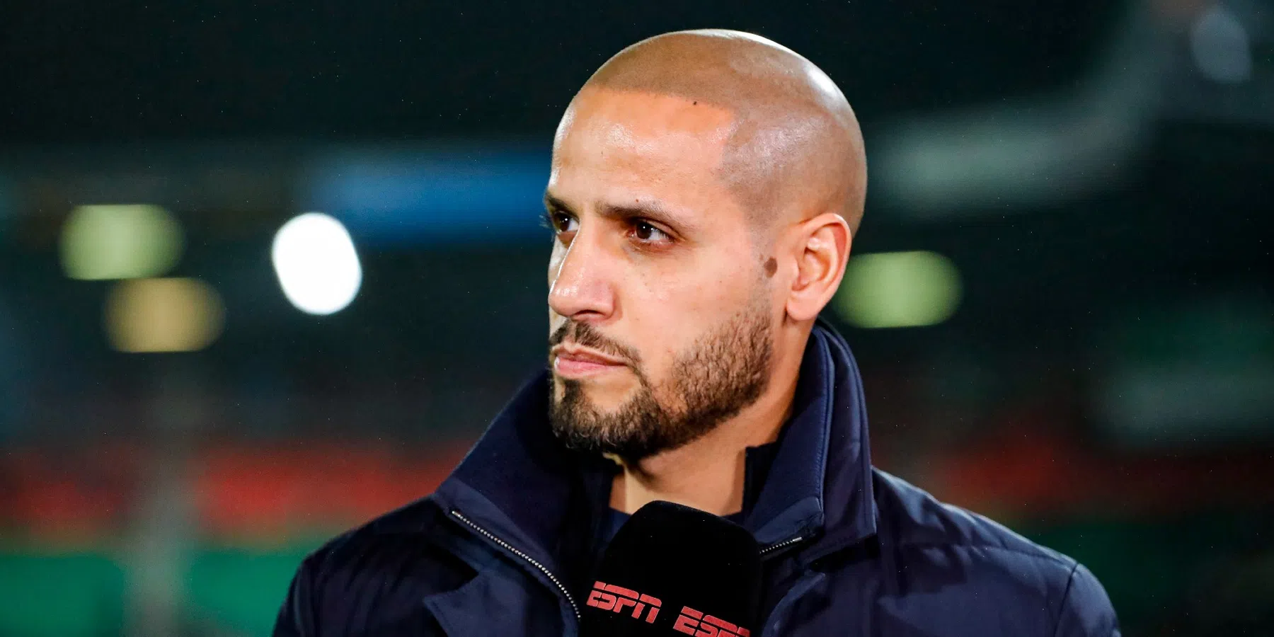 Karim El Ahmadi vol lof over Ko Itakura