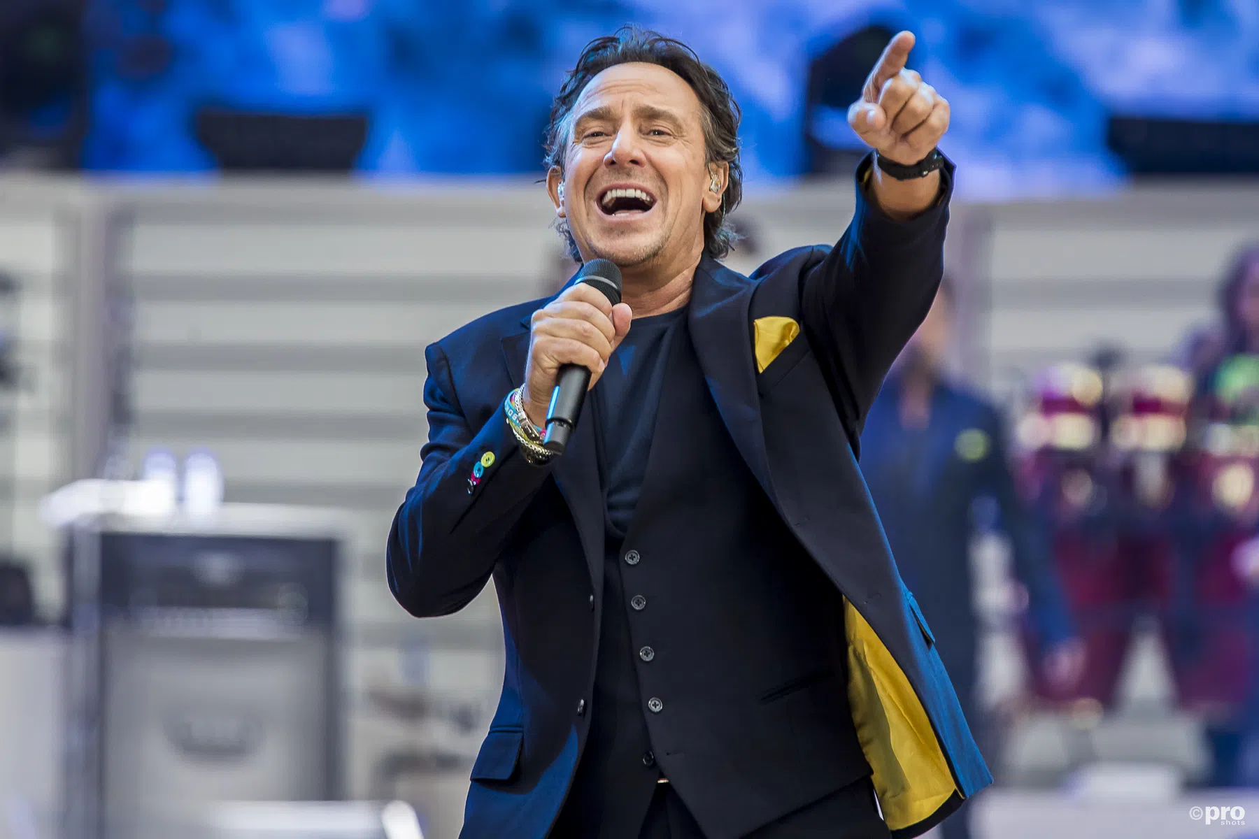 Marco Borsato ontvangt steuntje in de rug van AZ