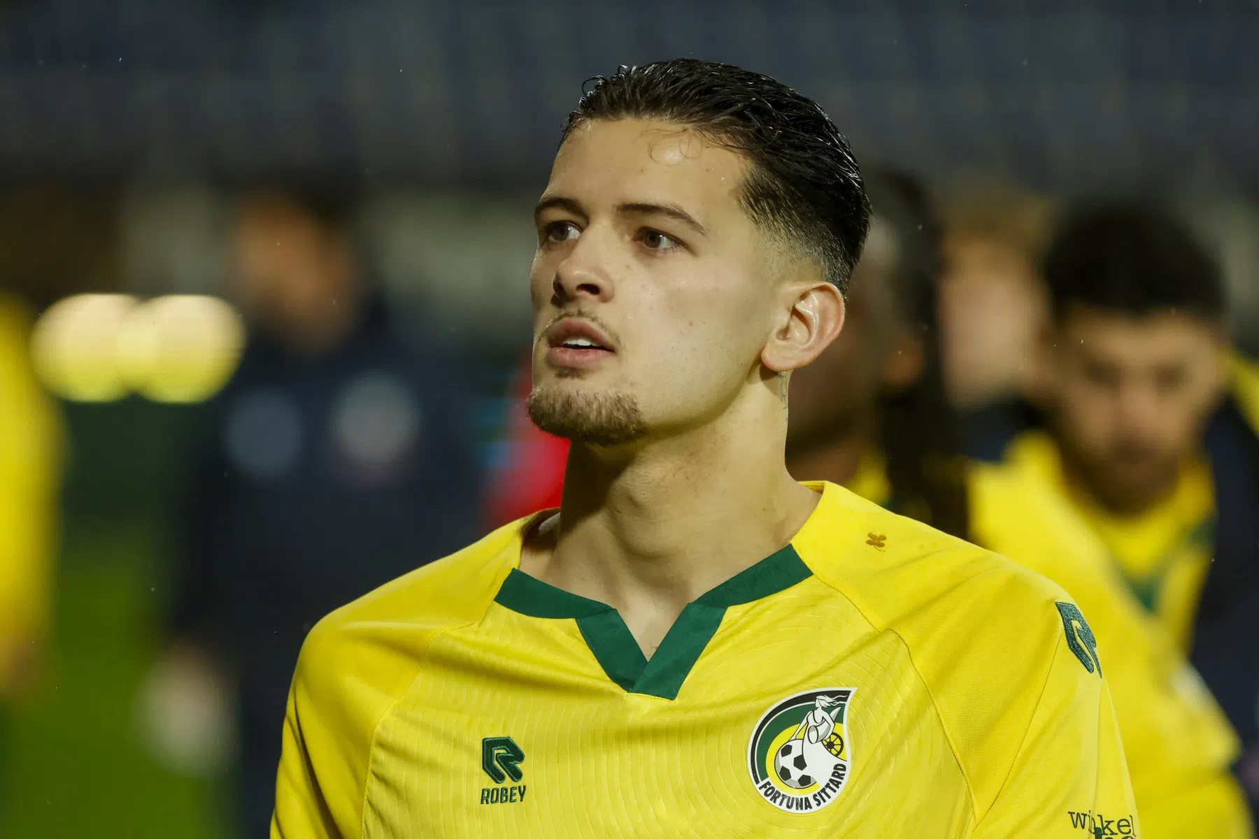 Valentijn Driessen fileert Justin Hubner na rode kaart tegen Ajax