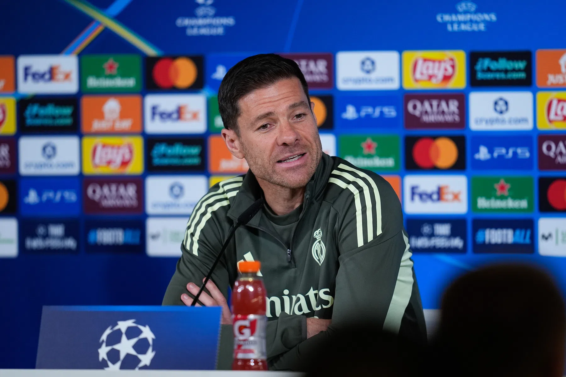 Xabi Alonso voelt zijn positie niet onder druk staan bij Real Madrid