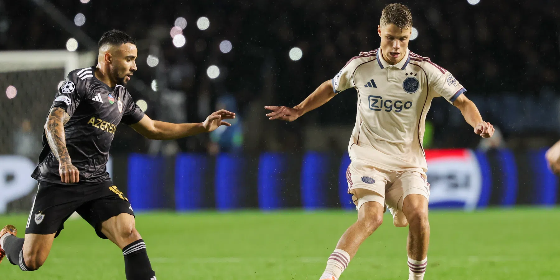 Steur (17) verbreekt Ajax-record bij dubbel debuut