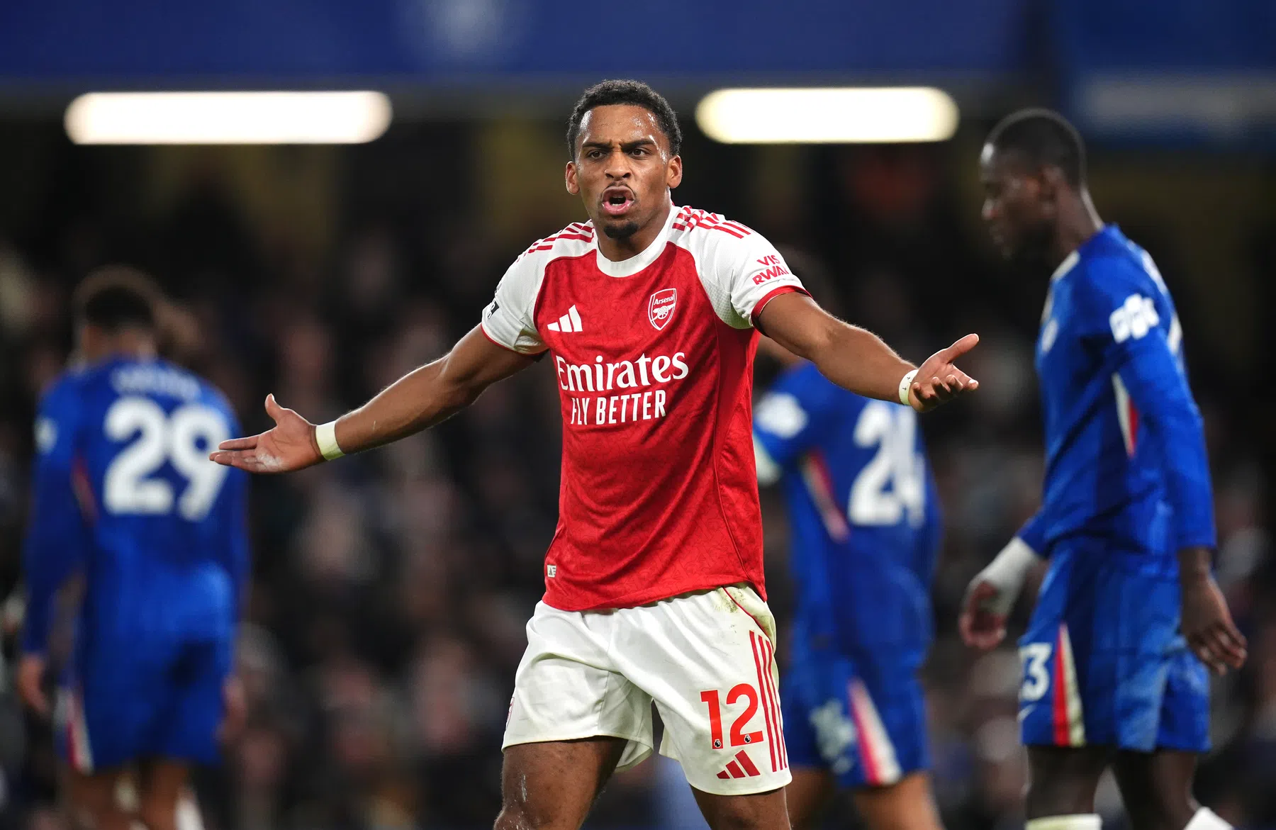 Jurriën Timber traint weer bij Arsenal, inzet tegen Wolves onzeker