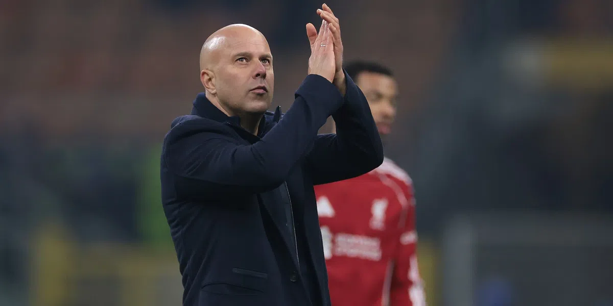 Van der Gijp steunt trainer in zwaar weer: 'Doe niet zo raar, man!'