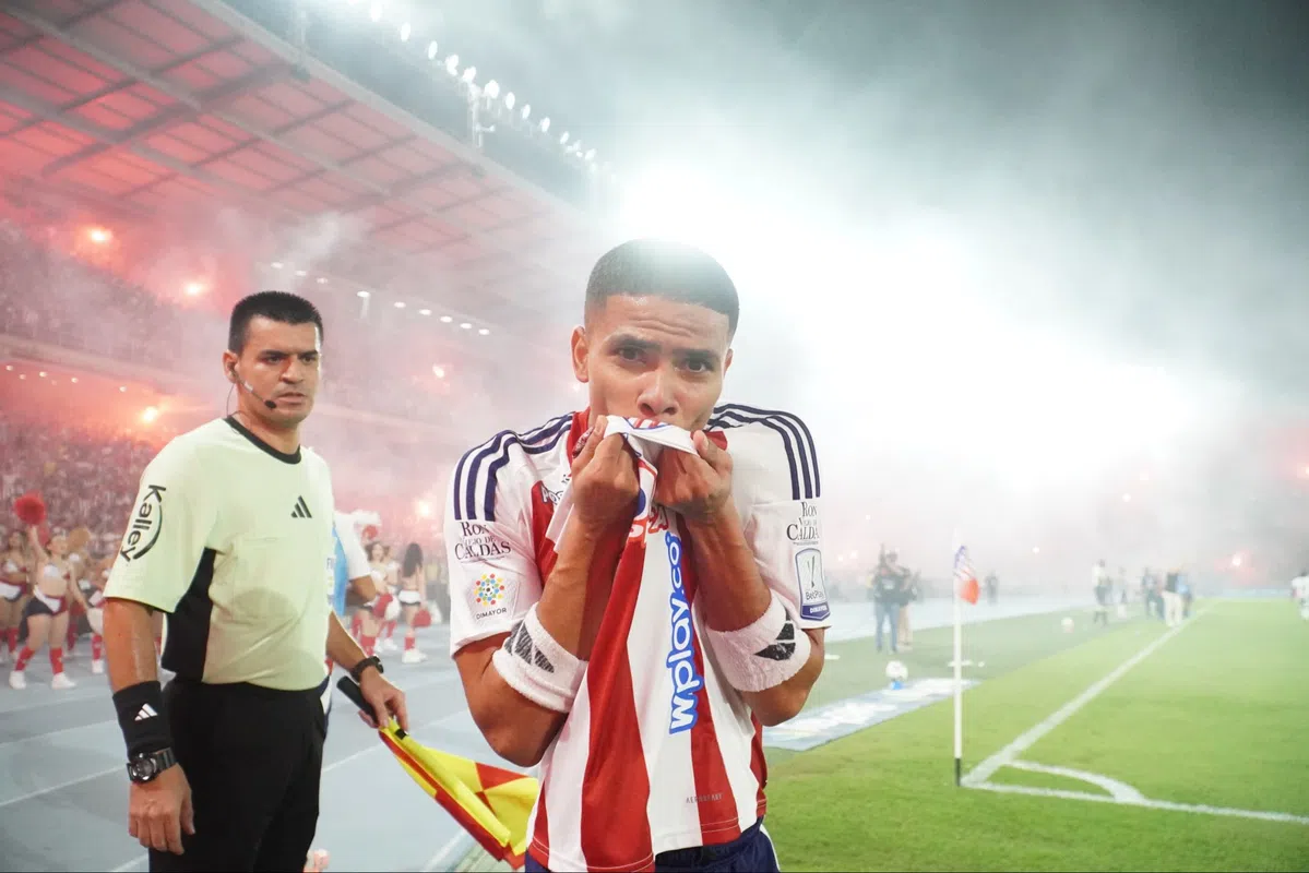 Ongekende vuurwerkshow in Colombia voorafgaand aan finale