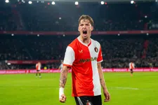 Thumbnail for article: Buitenspel: Valente slaat terug naar Feyenoord-fan: 'Blijf lekker thuis'