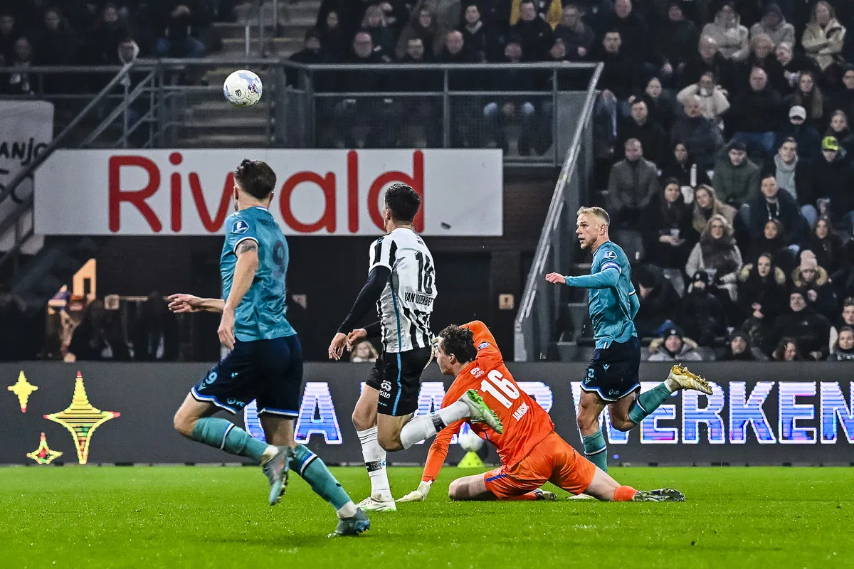 Heerenveen-speler ziet prachtgoal in rook opgaan: 'Deze mag je nooit afkeuren'