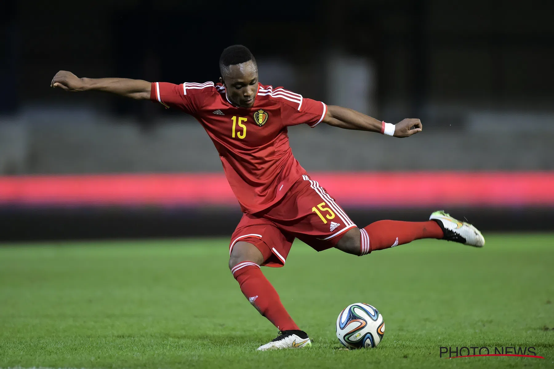 Oud-NAC-speler Charni Ekangamene is niet langer profvoetballer, wel postbode