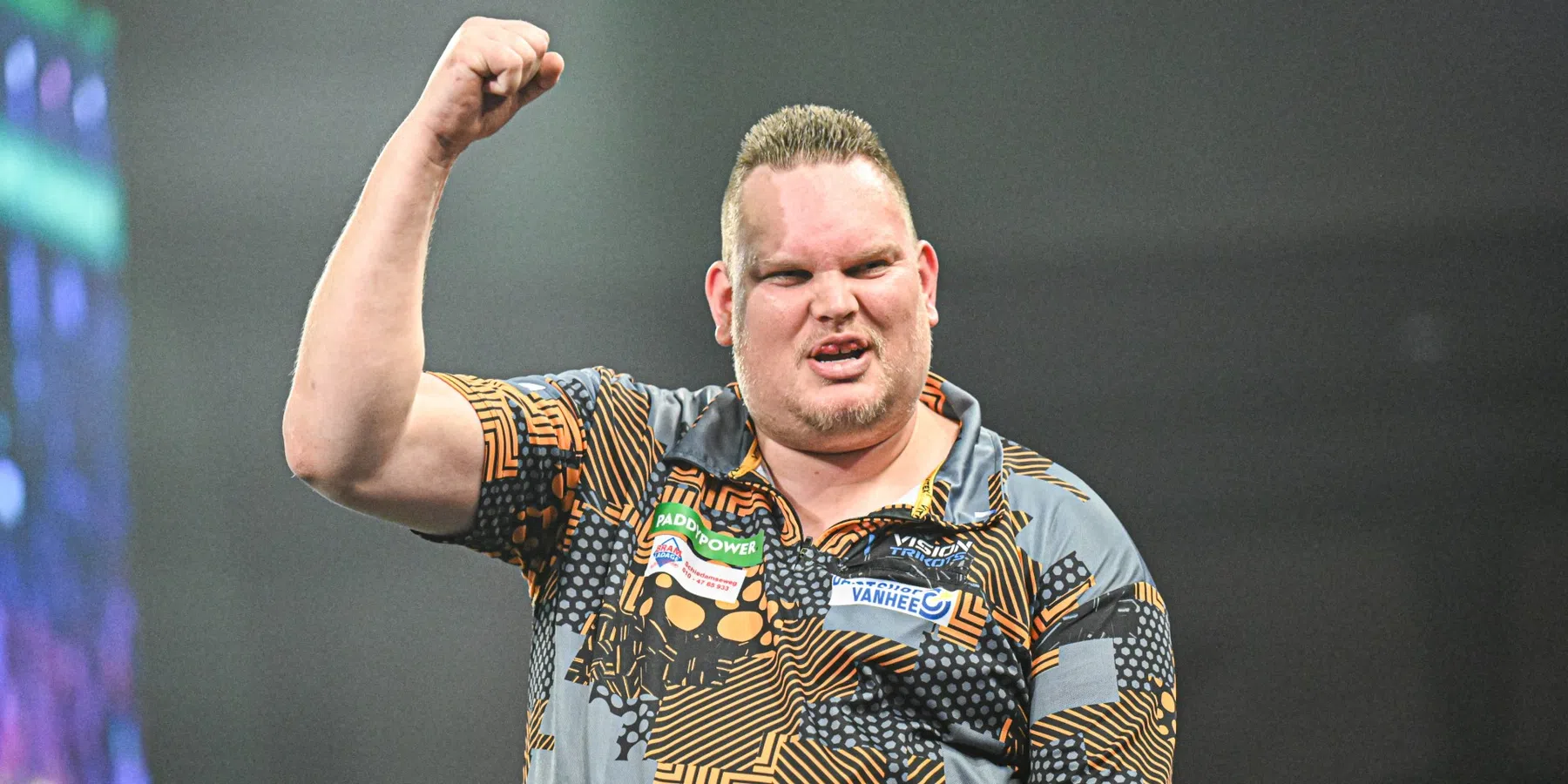 Plaisier krijgt pikante felicitatie van Veerman na stunt op WK Darts