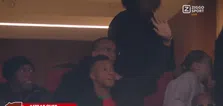 Thumbnail for article: De beelden: Mbappé duikt op bij Afrika Cup om oud-ploeggenoot te steunen