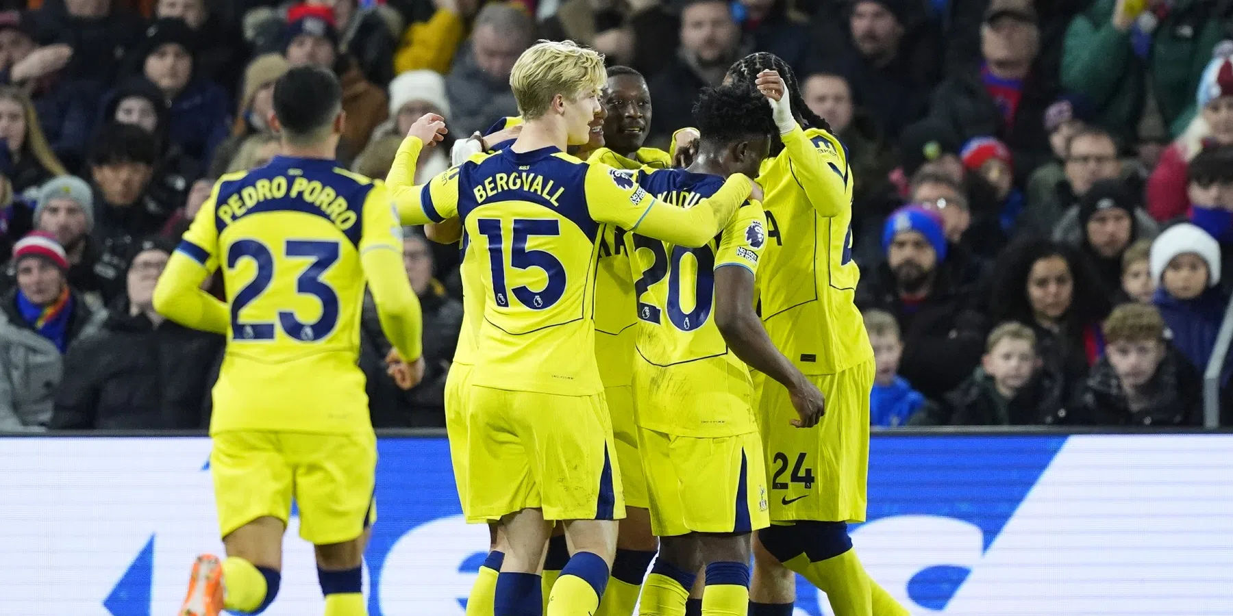 Tottenham houdt met aanvoerder Van de Ven stand en wint op bezoek bij Palace