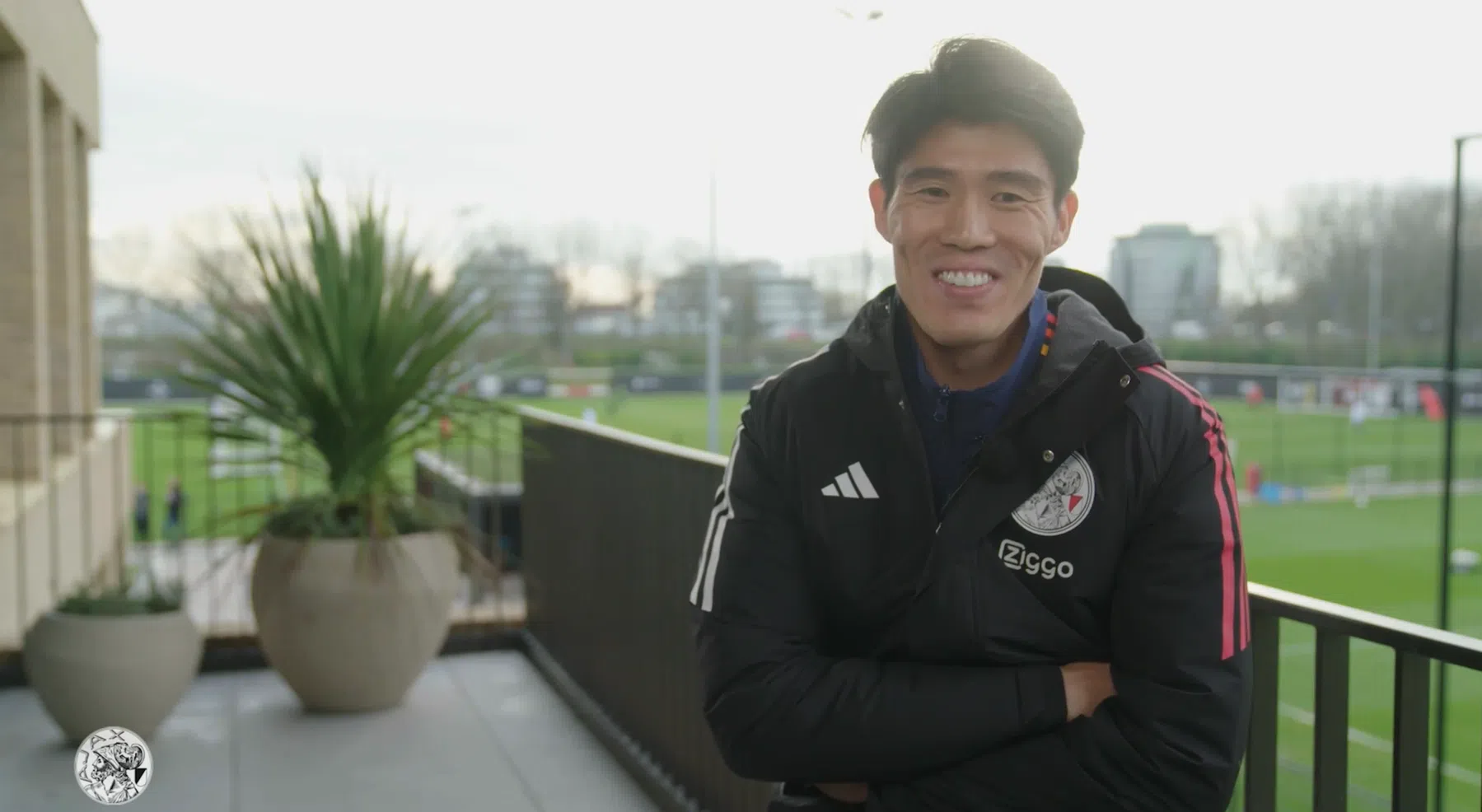 Ajax-debuut Tomiyasu uitgesteld, Grim Lyrisch