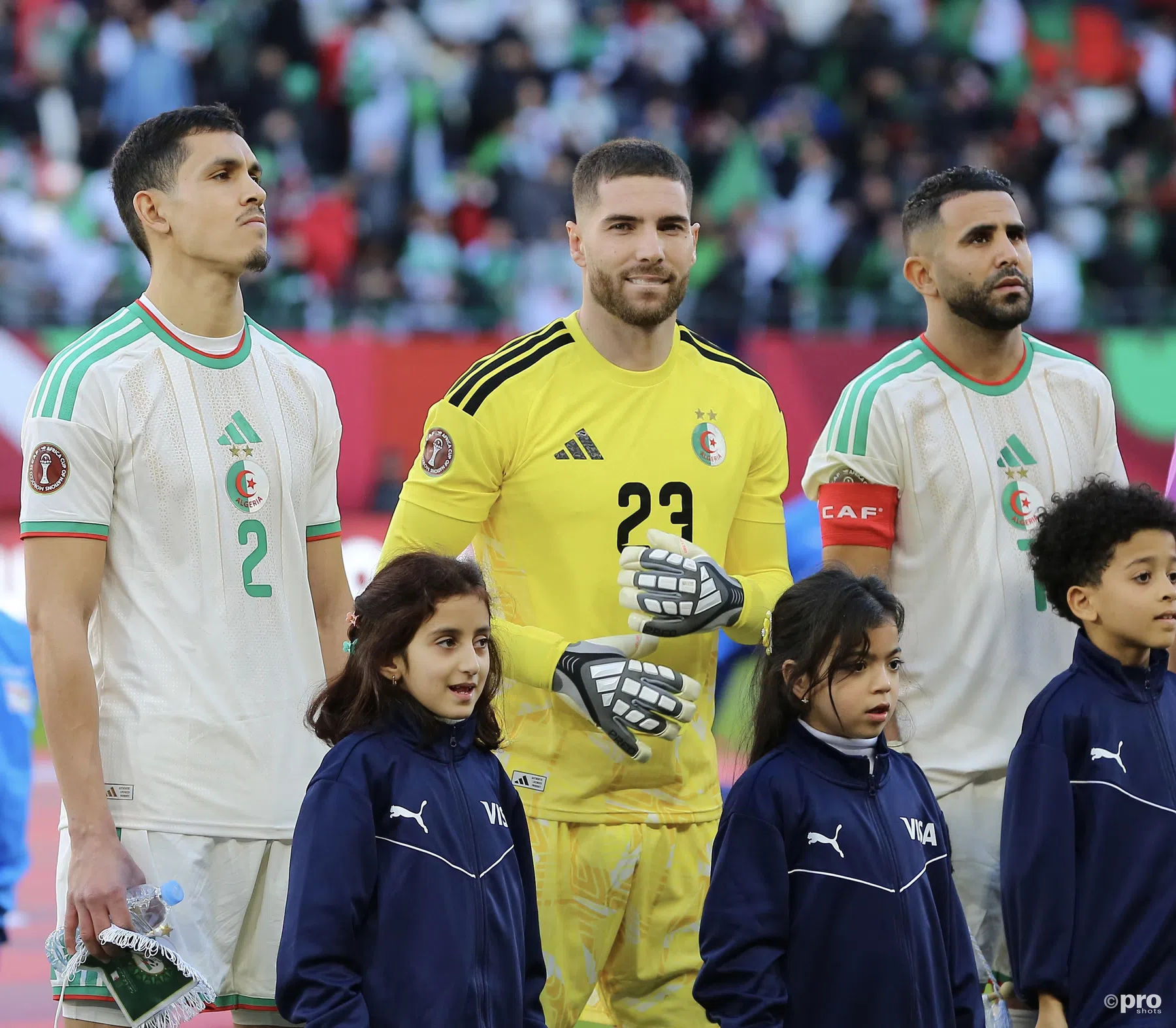 Chaos op Afrika Cup: Algerije woedend, arbiter mikpunt