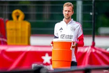 Thumbnail for article: Ajax onder vuur om nieuwe sponsordeal: 'Niet van onbesproken gedrag'