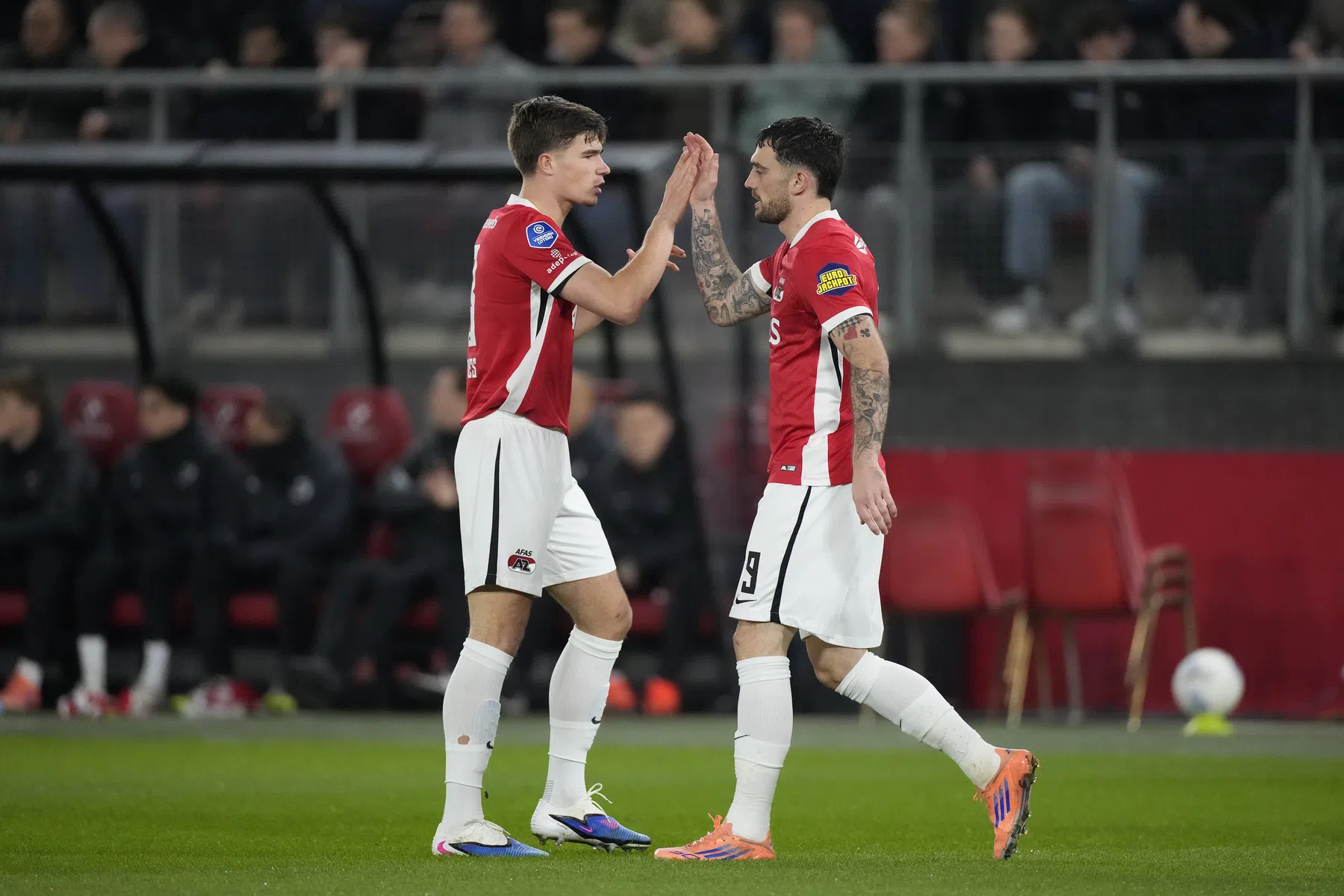 Troy Parrott scoort razendsnel voor AZ tegen Ajax