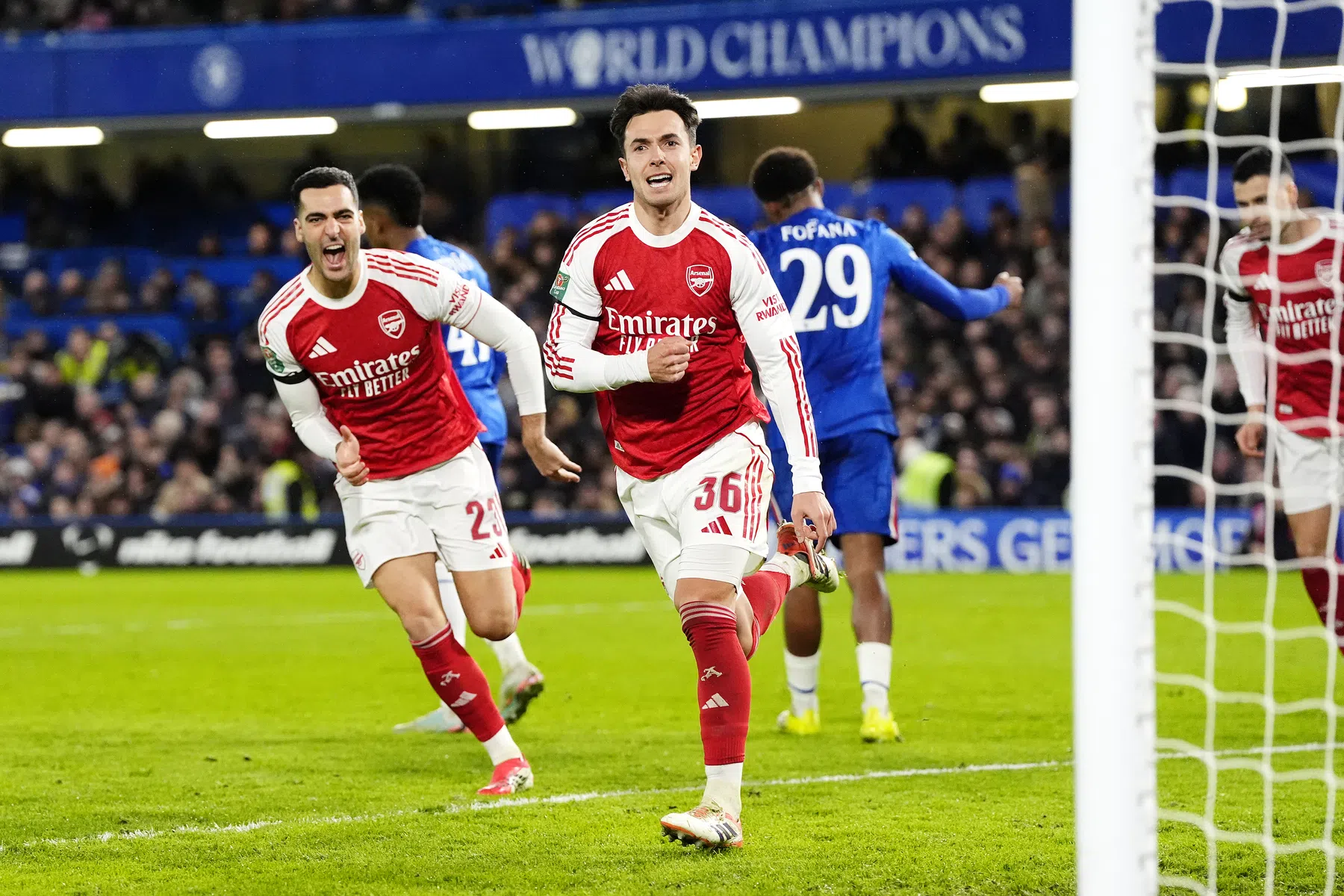 Arsenal wint op bezoek bij Chelsea en zet grote stap richting Carabao Cup-finale