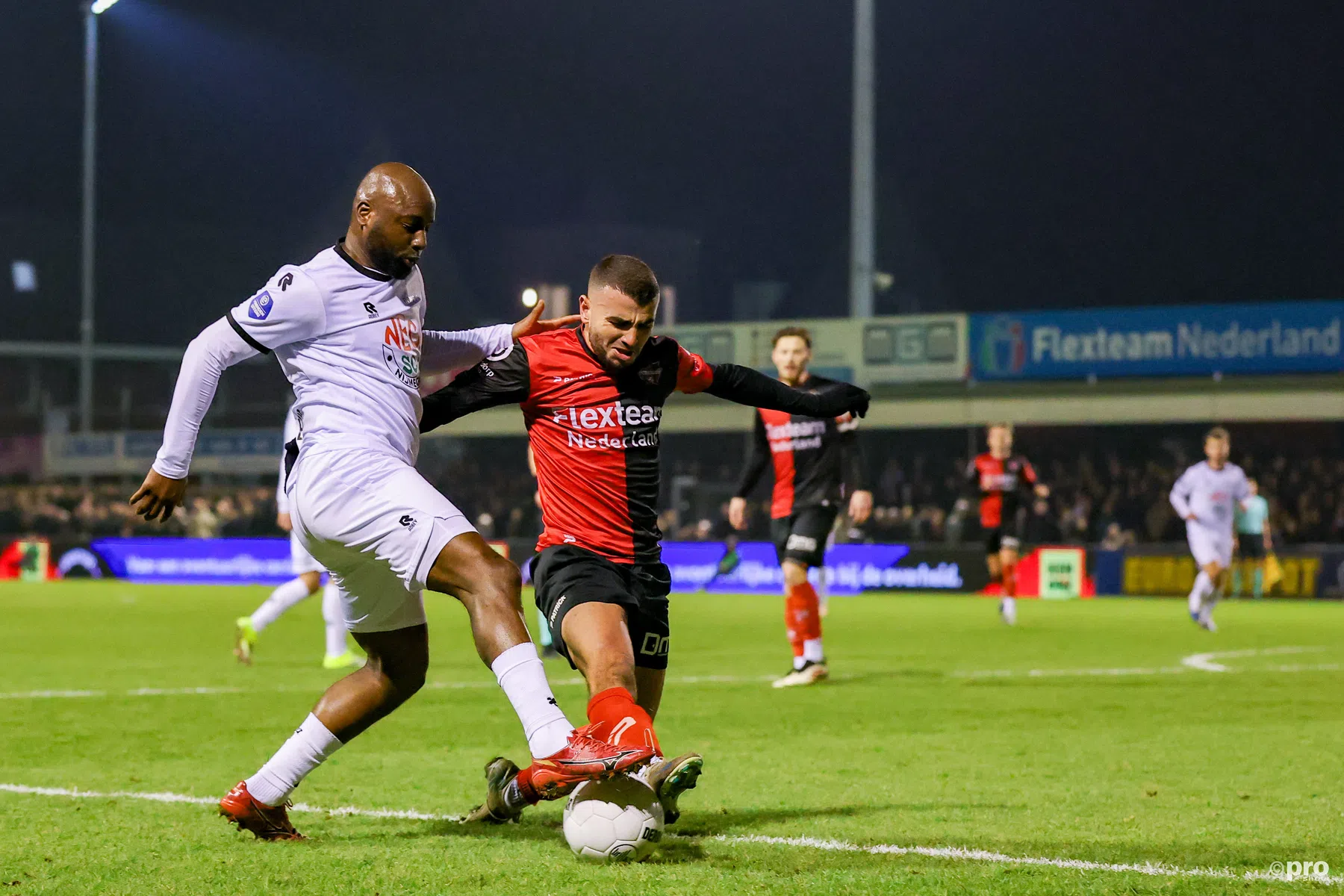 Jetro Willems verliest pijnlijk een sprintduel bij De Treffers tegen NEC in beker