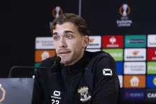 Thumbnail for article: De Busser reageert op vermeende interesse Feyenoord: 'Zolang ik niks hoor...'