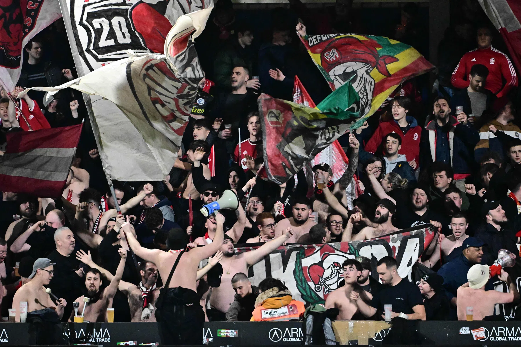 Supporters dringen kleedkamer Standard Luik binnen na 0-4 verlies