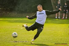 Thumbnail for article: Nainggolan doet letterlijk en figuurlijk boekje open: "Onzichtbaar kunnen zijn"